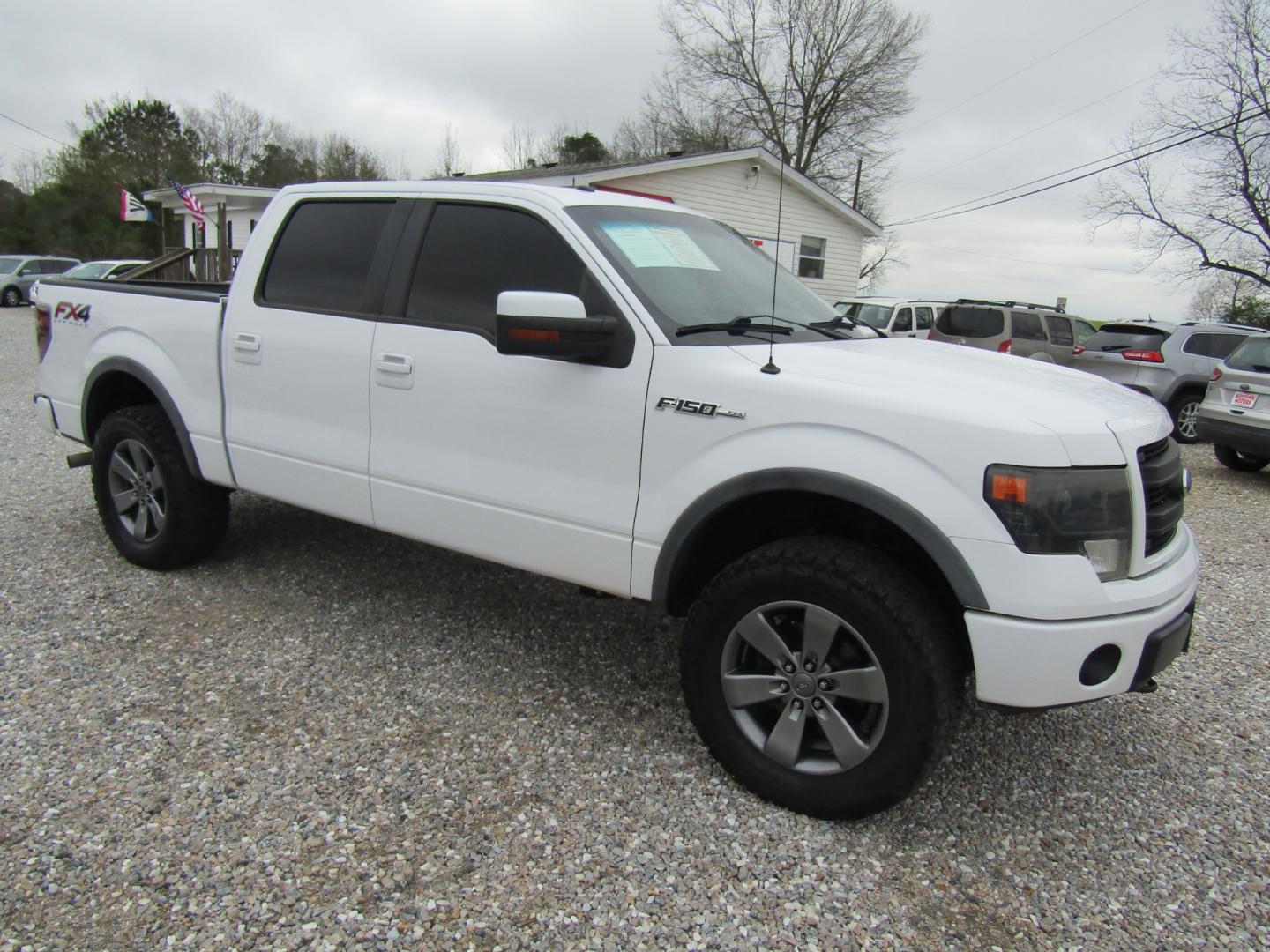 2014 White Ford F-150 XL SuperCrew 5.5-ft. Bed 4WD (1FTFW1EF9EK) with an 5.0L V8 engine, Automatic transmission, located at 15016 S Hwy 231, Midland City, AL, 36350, (334) 983-3001, 31.306210, -85.495277 - Photo#0